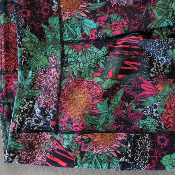 Lululemon Speed Up Tight 28" in Zen Garden Multi - Picture 7 of 8